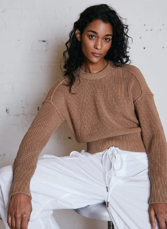 CrewnecklegendAutumn Cashmere Exposed Seam Shaker Crewneck Sweater in Camel