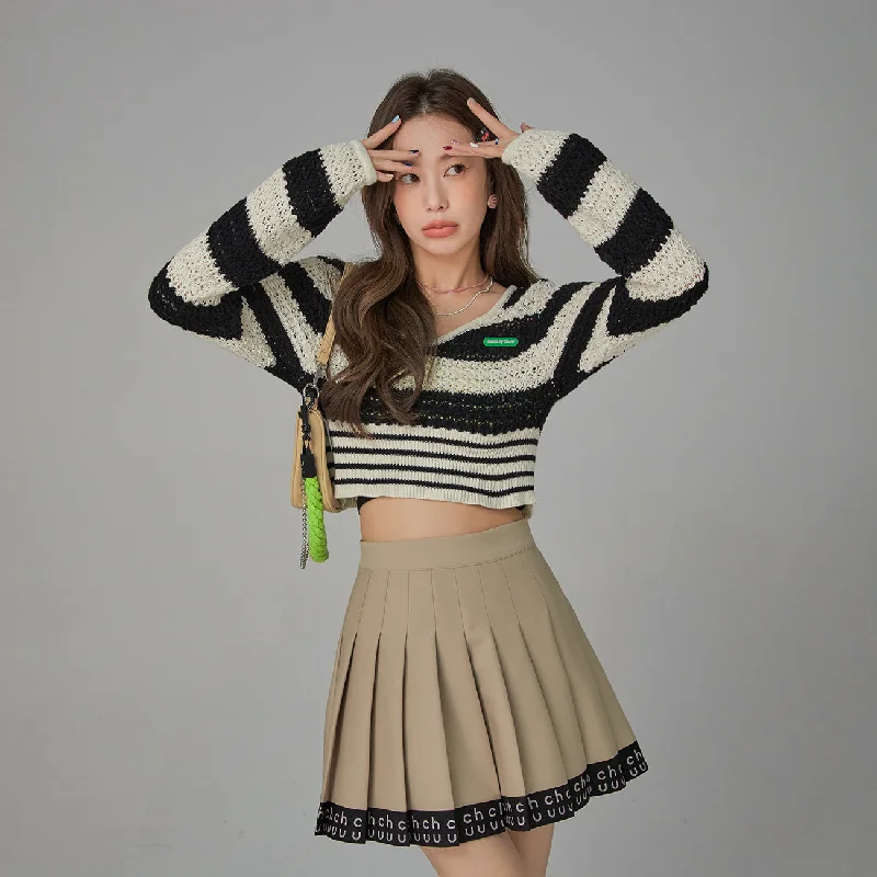 Striped V-Neck Knit Crop SweaterCroptopmoment